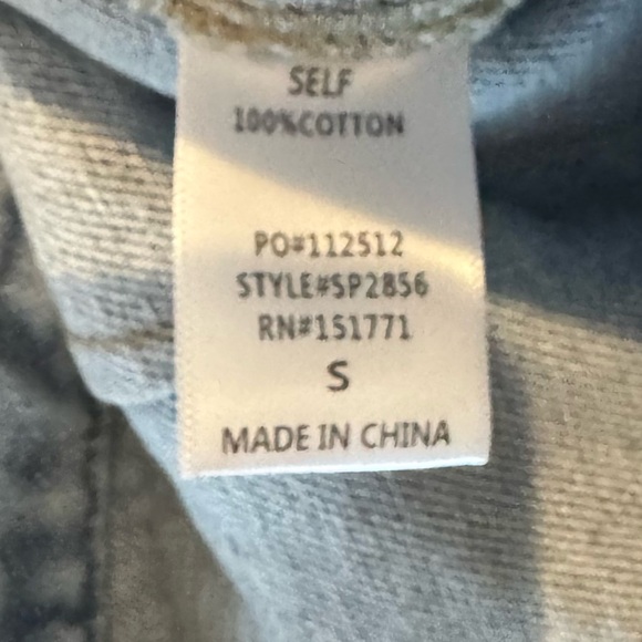 LE LIS• Women's The Jetty Mid Rise Denim Skort - Picture 4 of 4